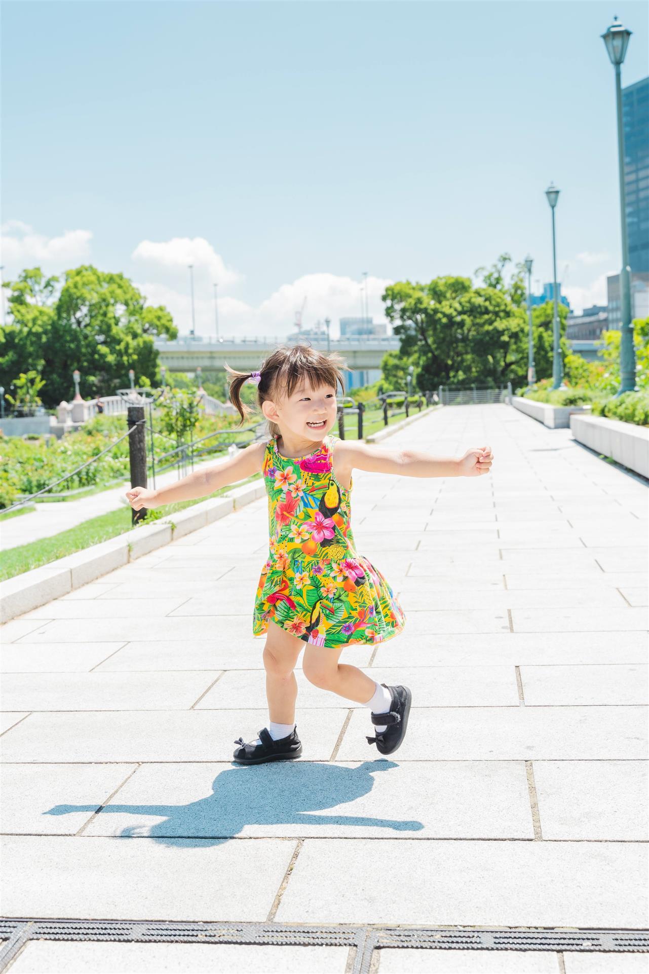 家族写真やウェディング、七五三の出張撮影を依頼したい方は、神戸市中央区を中心に活動中のTsumugraphyまでお問い合わせください。